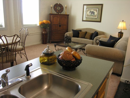 United Jewelers Apartments